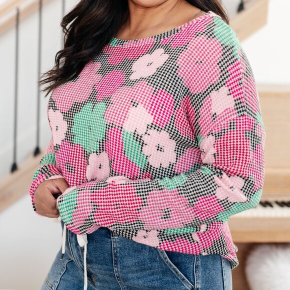 Group Chat Floral Top - Picture 1 of 3